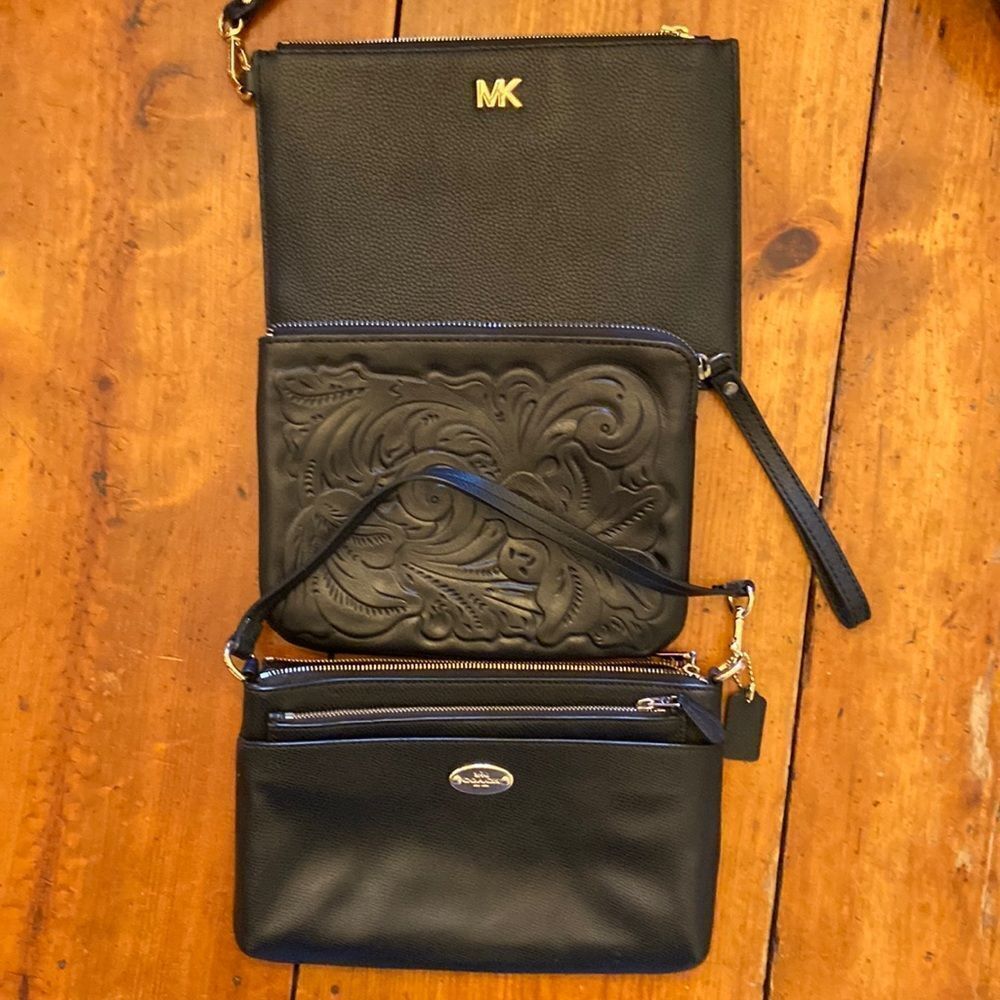 Black leather wristlets Coach, Michael Kors, Patricia Nash
